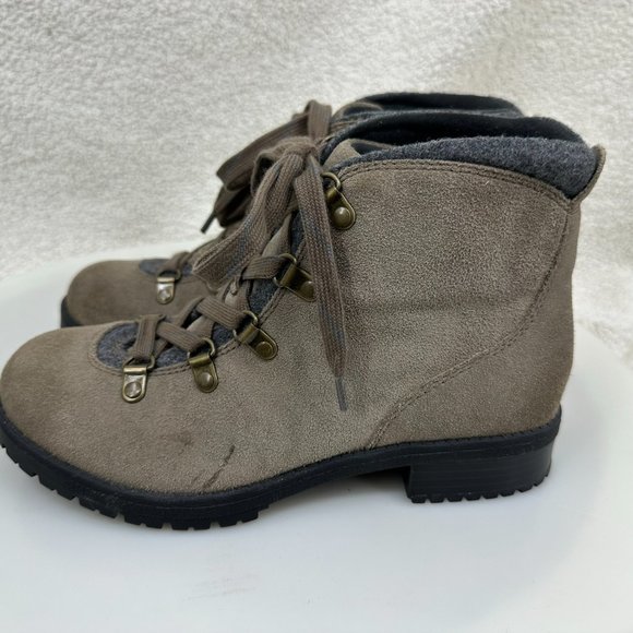 CLARKS Suede Leather Hiking Boots Faralyn Alpha Waffle Fashion Women’s size 7.5 - Picture 1 of 16